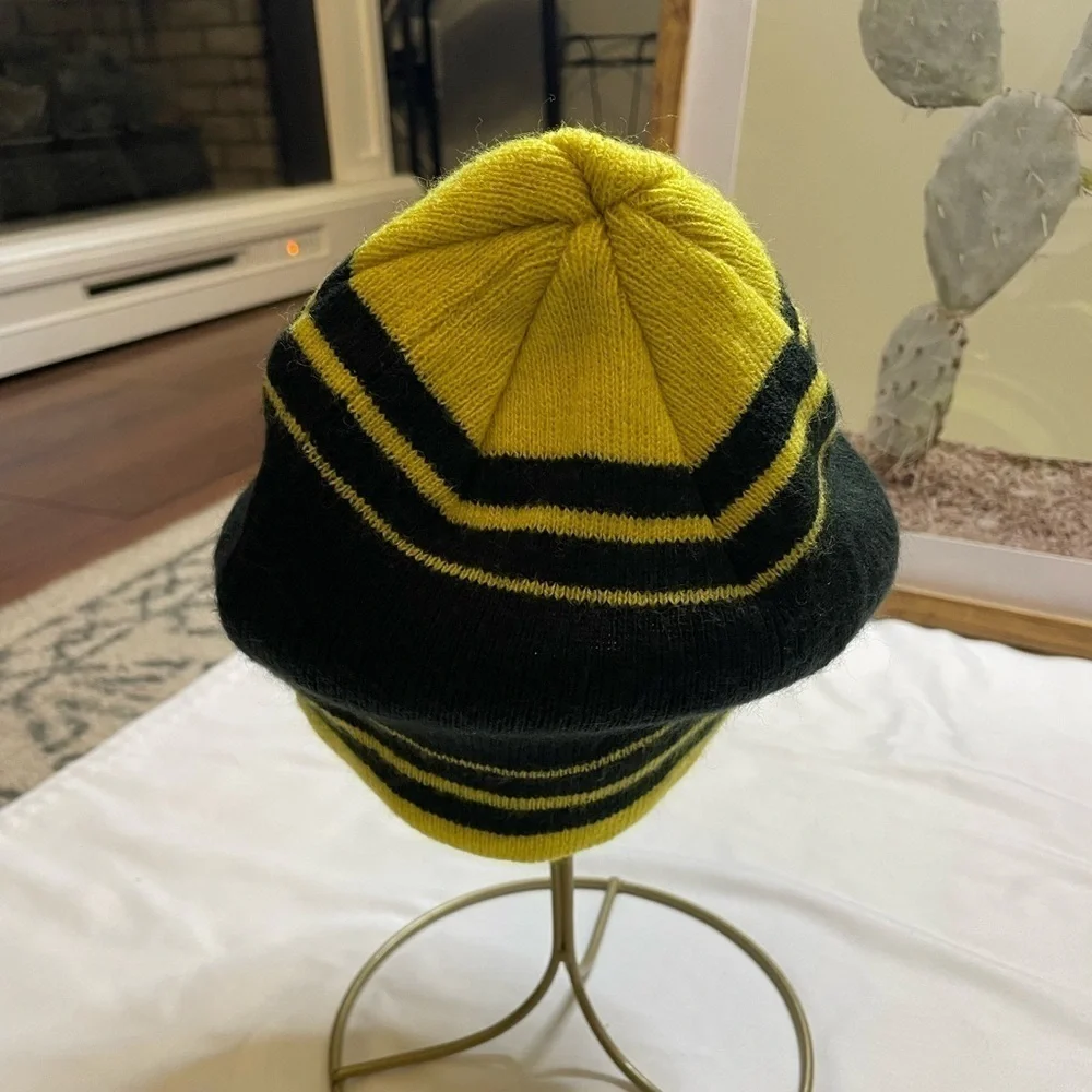 Boys Nike youth black and yellow beanie